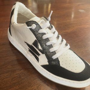 NWOT Vintage Havana Carla Zebra Sneaker  | Sz 8.5